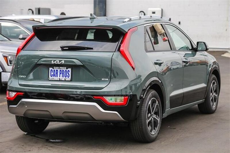 New 2025 Kia Niro SXImage 17
