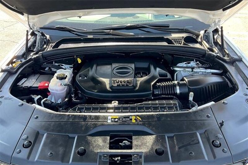 Used 2023 Jeep Grand Cherokee OverlandImage 9