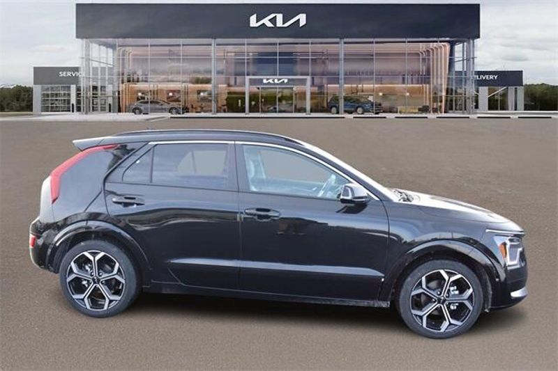 New 2025 Kia Niro EX TouringImage 2