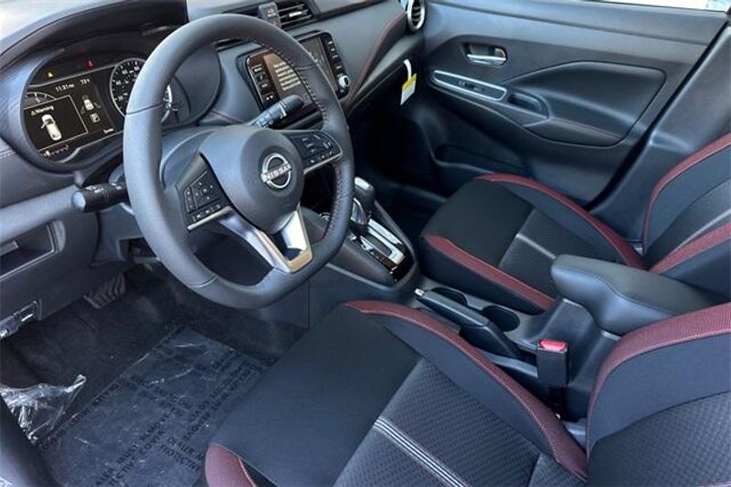 New 2025 Nissan Versa 1.6 SRImage 7