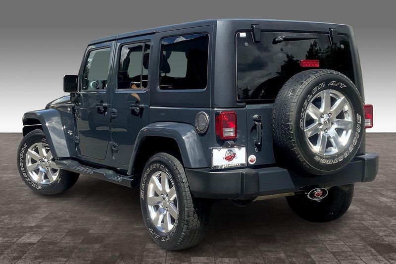 2016 Jeep Wrangler Unlimited Sahara photo 9