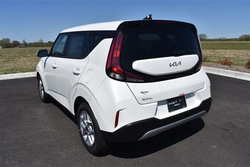 New 2025 Kia Soul LXImage 5