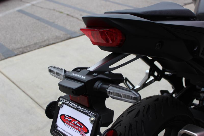 2025 Honda CB750 HORNET Image 10