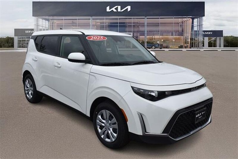 New 2025 Kia Soul LXImage 1
