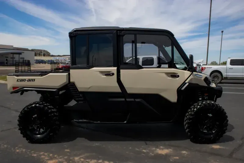 NEW 2026 CAN-AM DEFENDER MAX LIMITED CAB HD11 Image 2