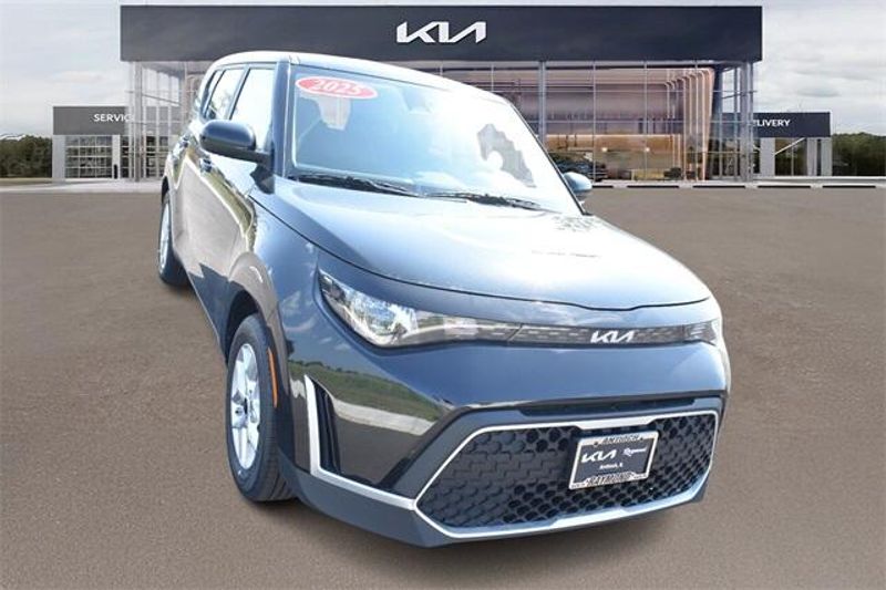 New 2025 Kia Soul LXImage 9