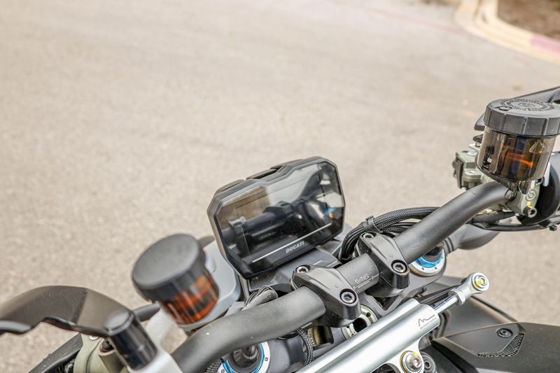 USED 2023 DUCATI STREETFIGHTER V4 Image 4