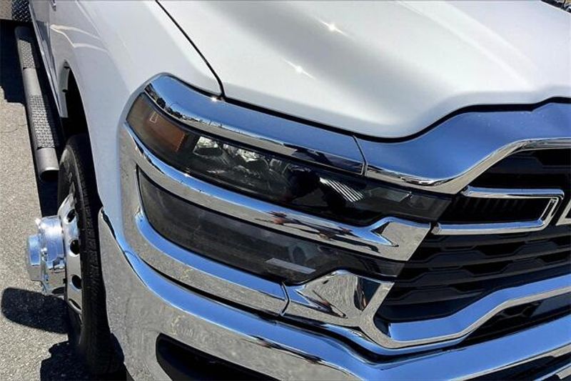 New 2025 RAM 3500 Tradesman Crew Cab Chassis 4x4 60
