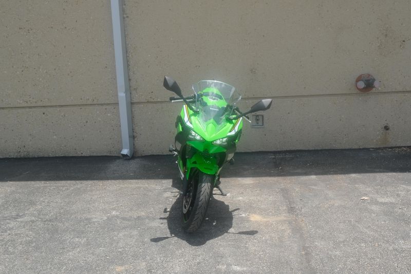 2025 Kawasaki NINJA 500 KRT EDITION SE ABS LIME GREEN AND EBONY AND PEARL BLIZZARD WHITE Image 11