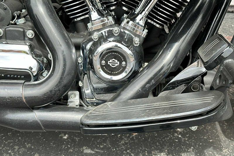 2017 Harley-Davidson Street GlideImage 12
