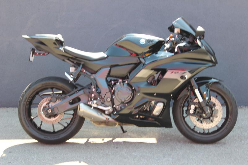 Used 2025 Yamaha YZF R7 Image 2