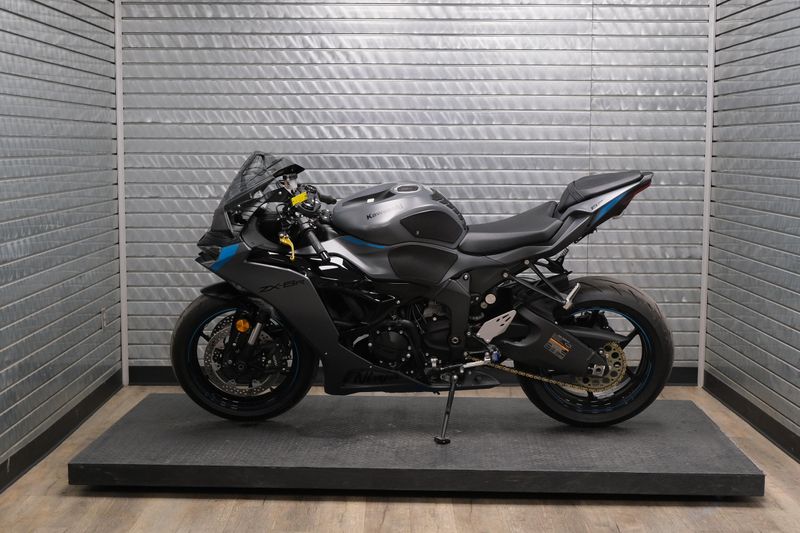 USED 2025 KAWASAKI NINJA ZX6R ABS Image 6