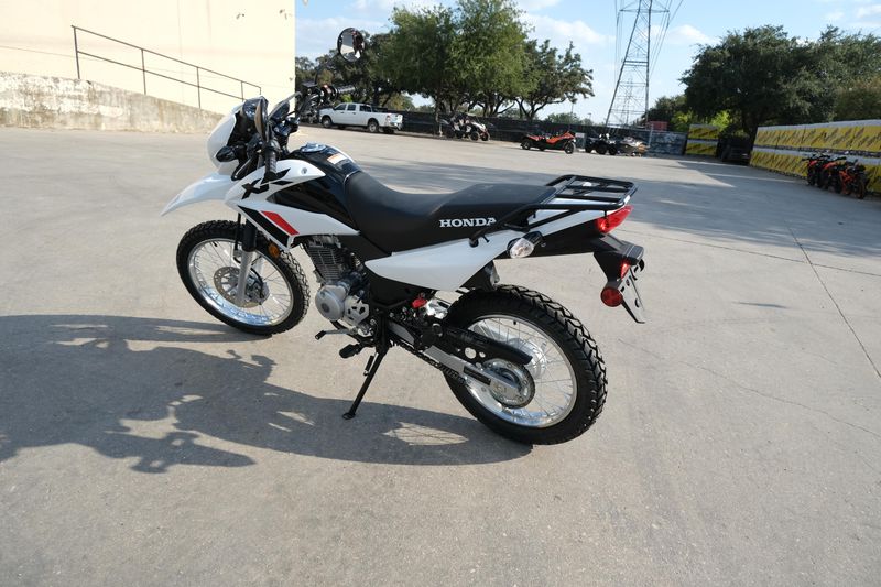 2024 Honda XR150LImage 11