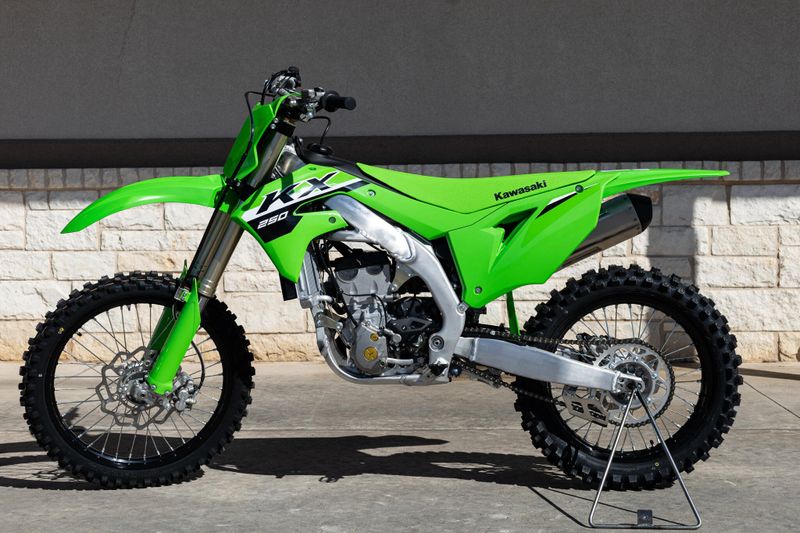 2025 Kawasaki KX250 LIME GREENImage 7