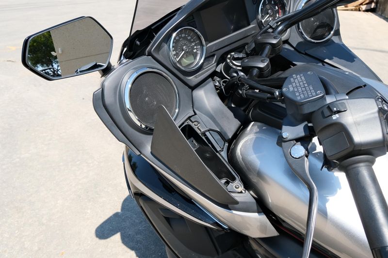 USED 2018 YAMAHA STAR ELUDER Image 16