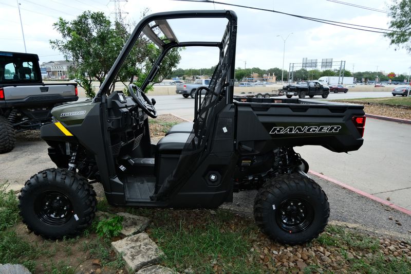 2025 Polaris RANGER 1000 SAGE GREEN Image 2