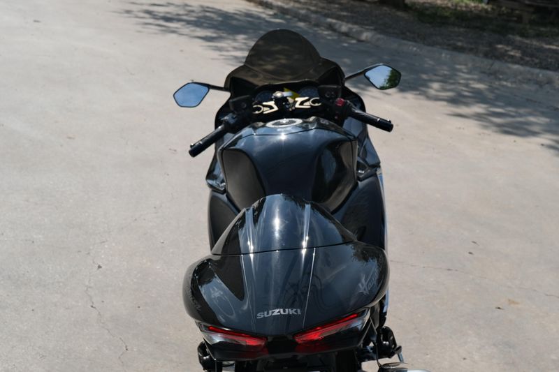 Used 2024 Suzuki HAYABUSA METALLIC MATTE BLACK NO 2 AND GLASS SPARKLE BLACK Image 4