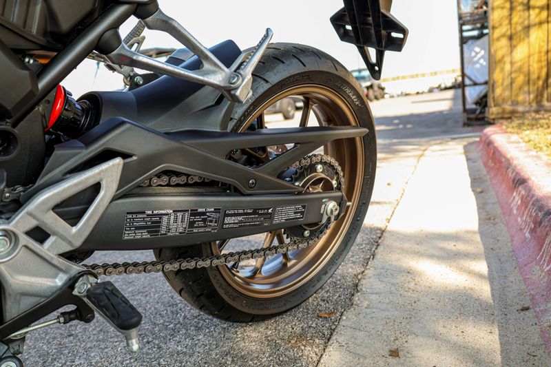 USED 2024 HONDA CB300R ABS Image 14