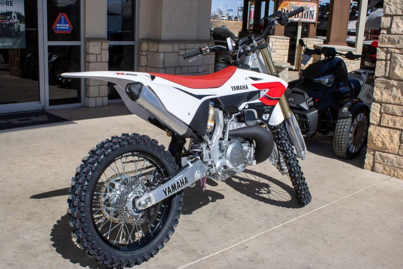 NEW 2026 YAMAHA YZ250 70TH ANNIVERSARY EDITION Image 10