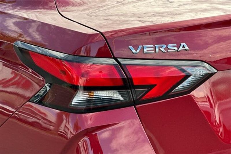 New 2025 Nissan Versa 1.6 SVImage 19