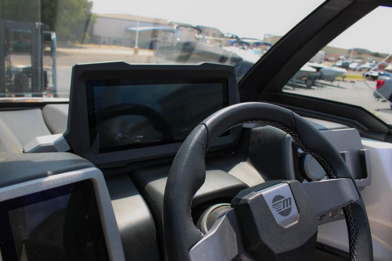 2024 MALIBU 21 LX  in a WHITE exterior color. Family PowerSports (877) 886-1997 familypowersports.com 