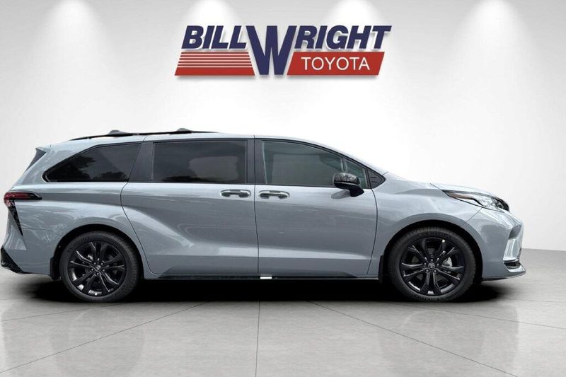 New 2026 Toyota Sienna XSEImage 2