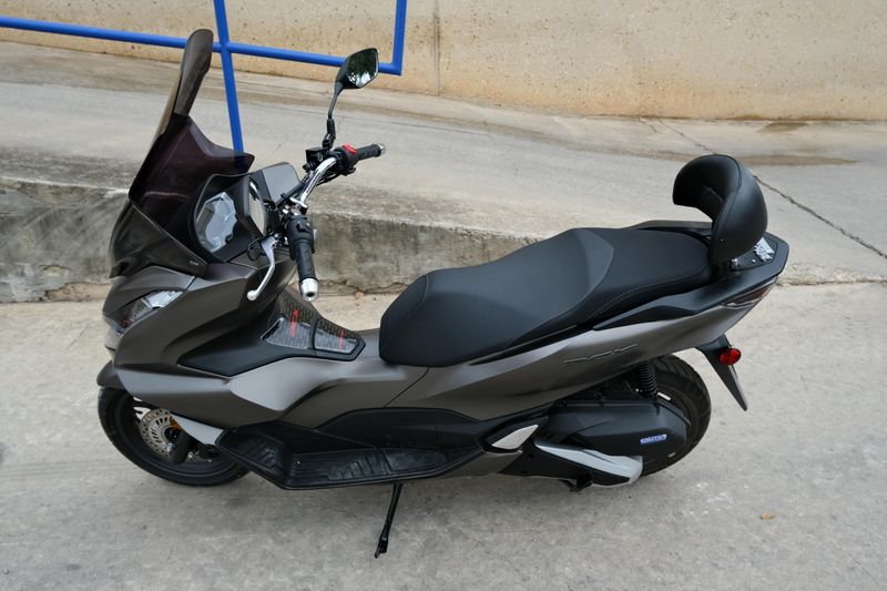 USED 2023 HONDA PCX ABS Image 6