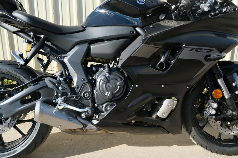 NEW 2025 YAMAHA YZFR7 Image 16