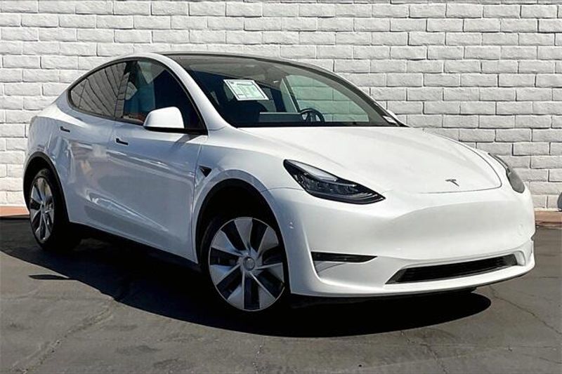 2023 Tesla Model Y Long RangeImage 12