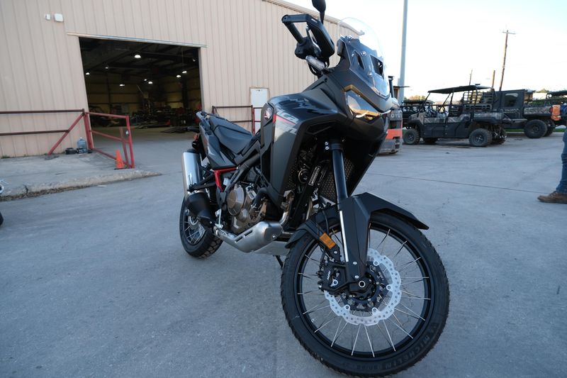 2025 Honda AFRICA TWIN MATTE BLACK METALLICImage 9