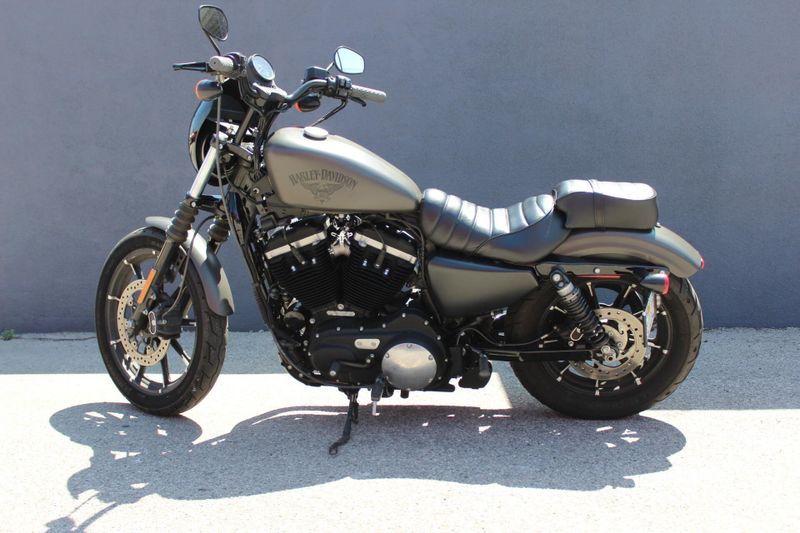 2018 Harley-Davidson Sportster Iron 883 Image 6