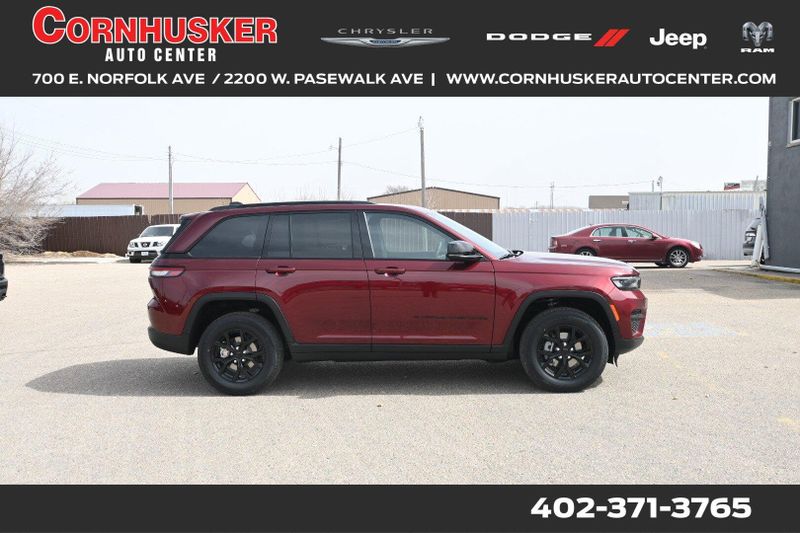 2025 Jeep Grand Cherokee Altitude XImage 1