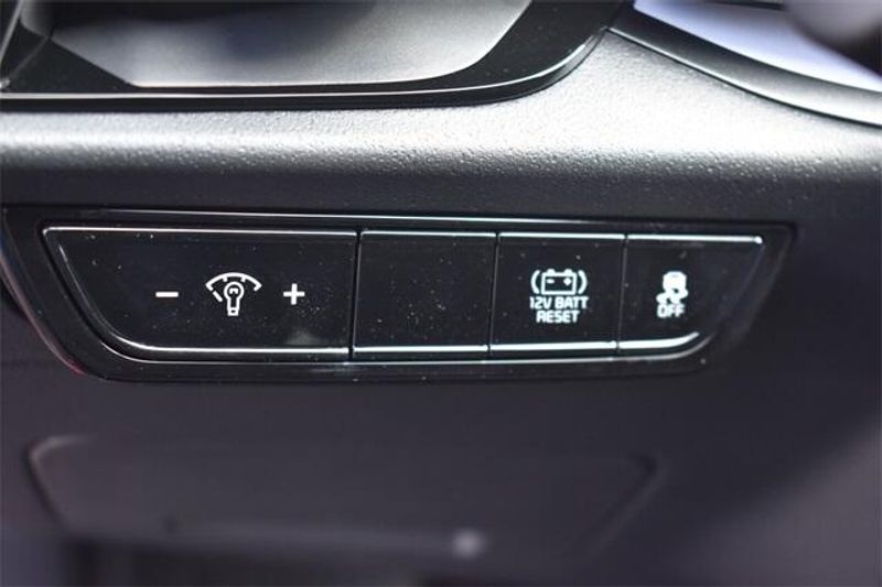 New 2025 Kia Niro LXImage 21
