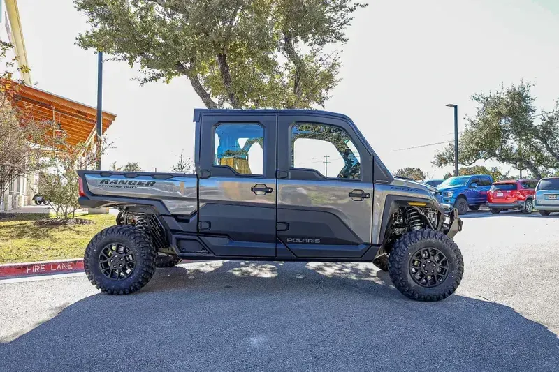 2025 Polaris RANGER CREW XD 1500 NORTHSTAR EDITION ULTIMATE TITANIUM METALLIC GLOSS Image 2