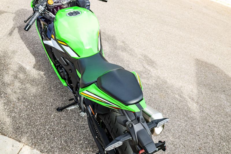 2025 Kawasaki NINJA ZX4RR ABS KRT EDITION ABS LIME GREEN AND EBONY AND PEARL BLIZZARD WHITE Image 29