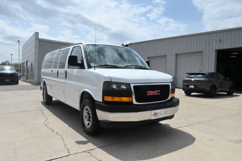 2023 GMC Savana Passenger LSImage 2