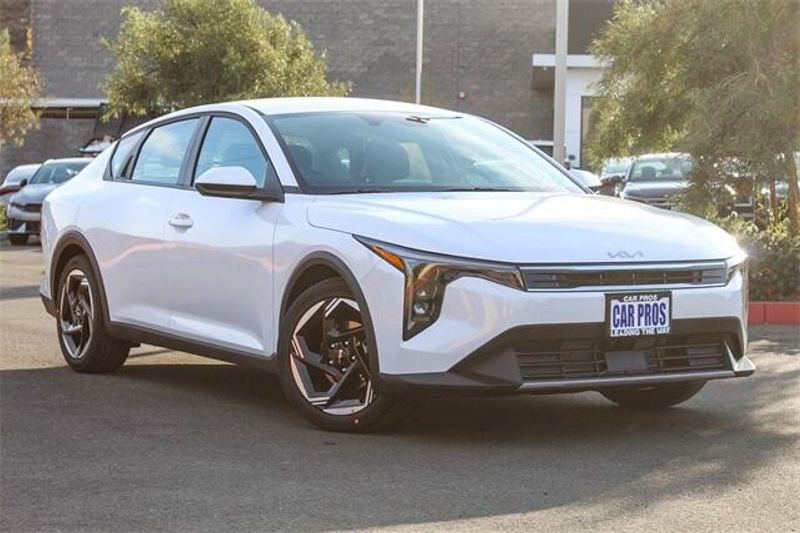 New 2025 Kia K4 EXImage 2