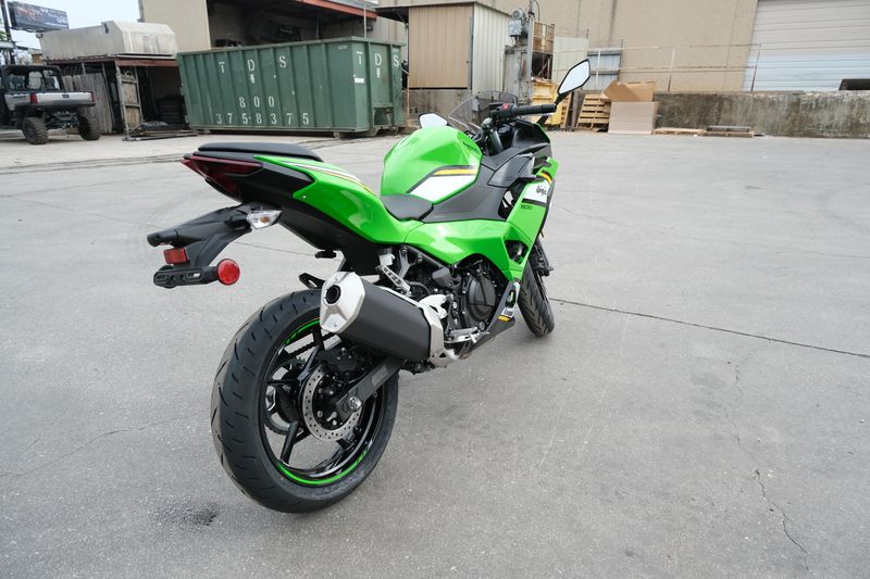 2025 Kawasaki NINJA 500 KRT EDITION LIME GREENImage 11