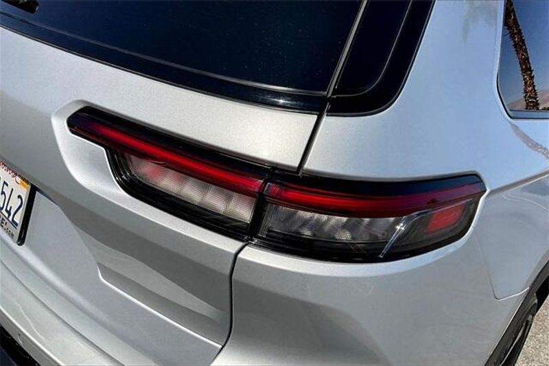 2023 Jeep Grand Cherokee Altitude photo 26