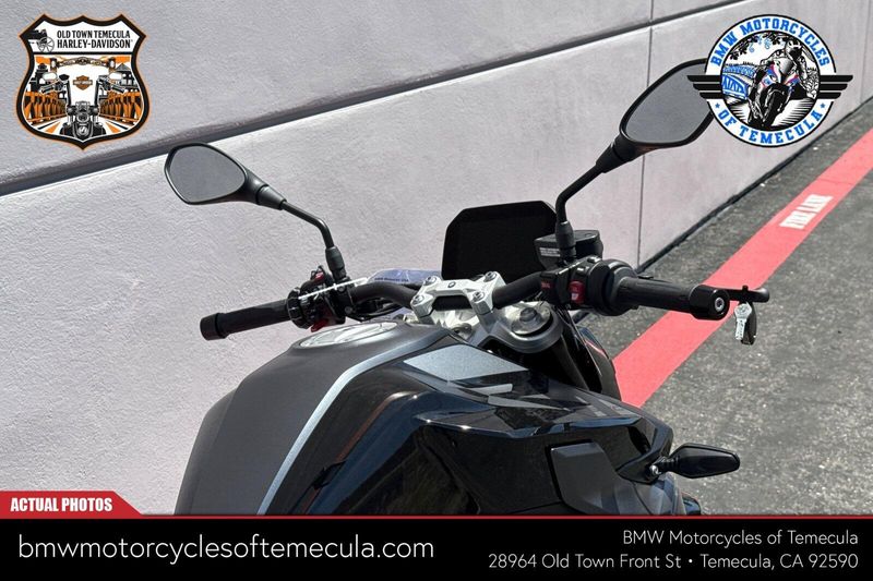 2025 BMW F 900 RImage 15
