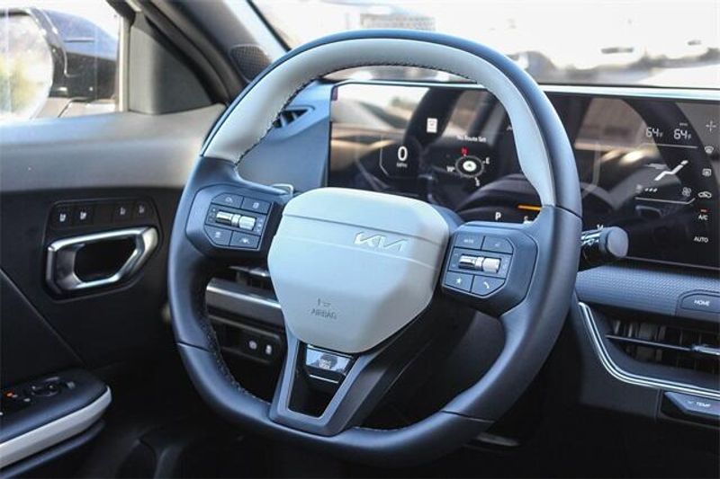 2025 Kia K4 GT-LineImage 8