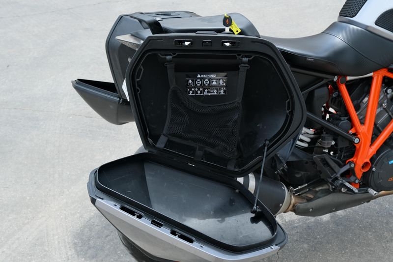 2016 KTM 1290 SUPER DUKE GREY AND ORANGE Image 3