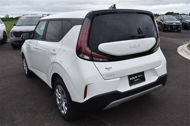 New 2025 Kia Soul LXImage 5