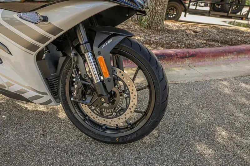 NEW 2026 CFMOTO 300SS Image 14