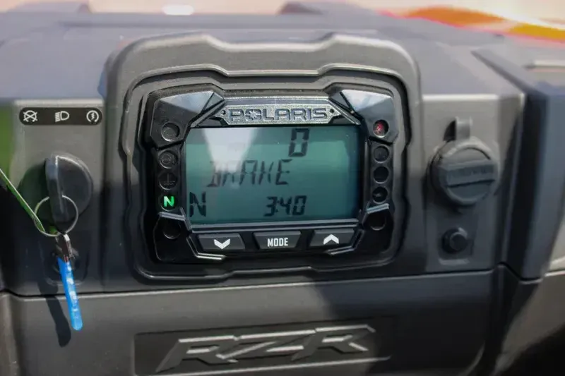 2025 Polaris RZR 200 EFI INDY RED Image 14