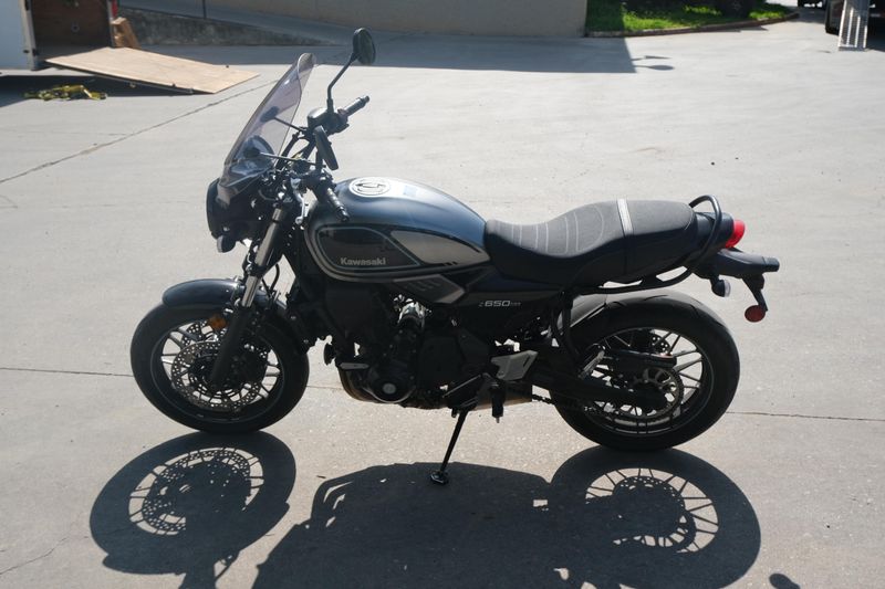 2023 Kawasaki Z650RS METALLIC MOONDUST GRAY AND EBONY Image 6