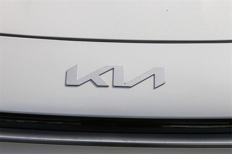 New 2025 Kia Niro EX TouringImage 14