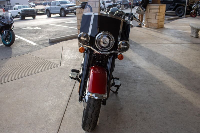 USED 2019 HARLEY SOFTAIL HERITAGE CLASSIC 114 Image 2