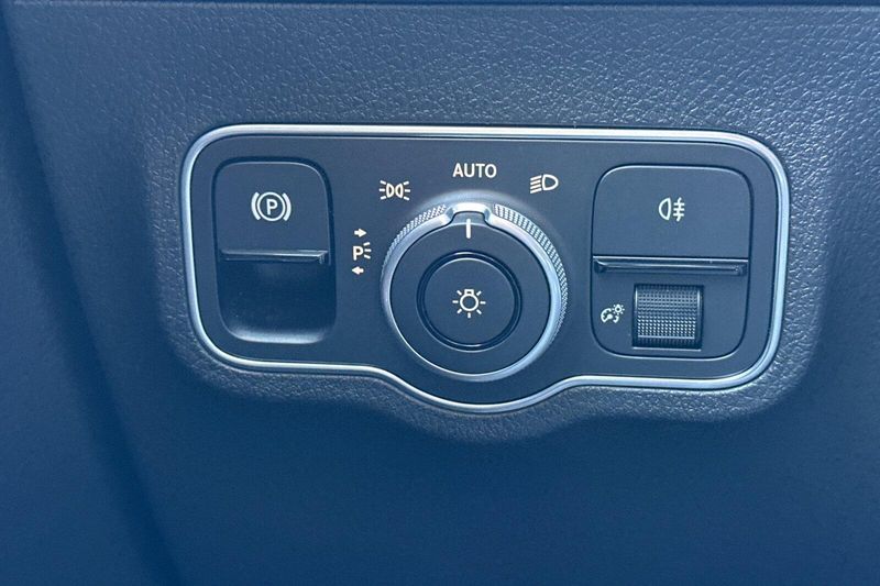 Used 2024 Mercedes-Benz GLB 250Image 31