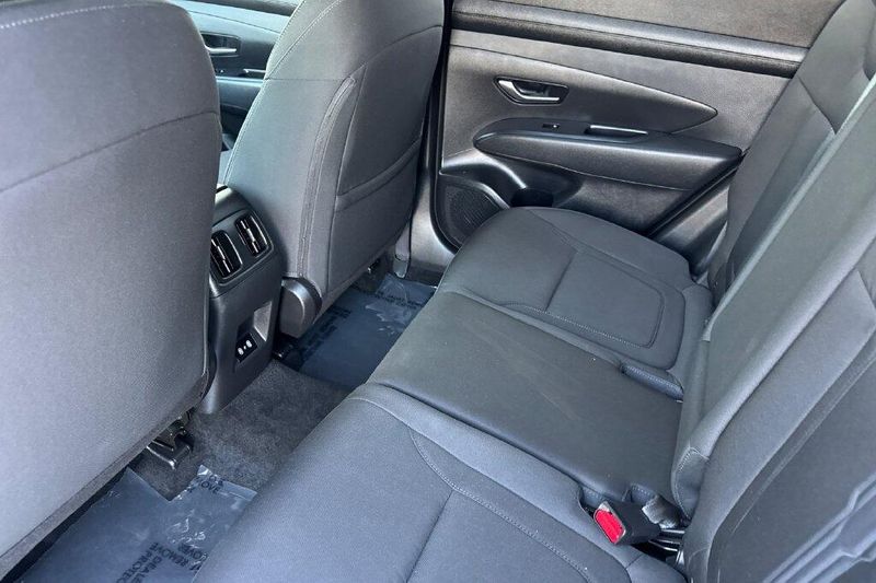 Used 2025 Hyundai Tucson SELImage 11